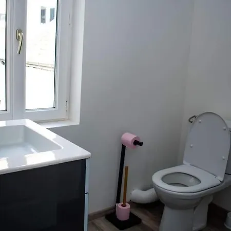 Studio Charmant Confortable Tv Centre Ville Louviers Exterior photo