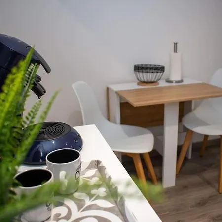 Studio Charmant Confortable Tv Centre Ville Louviers Exterior photo