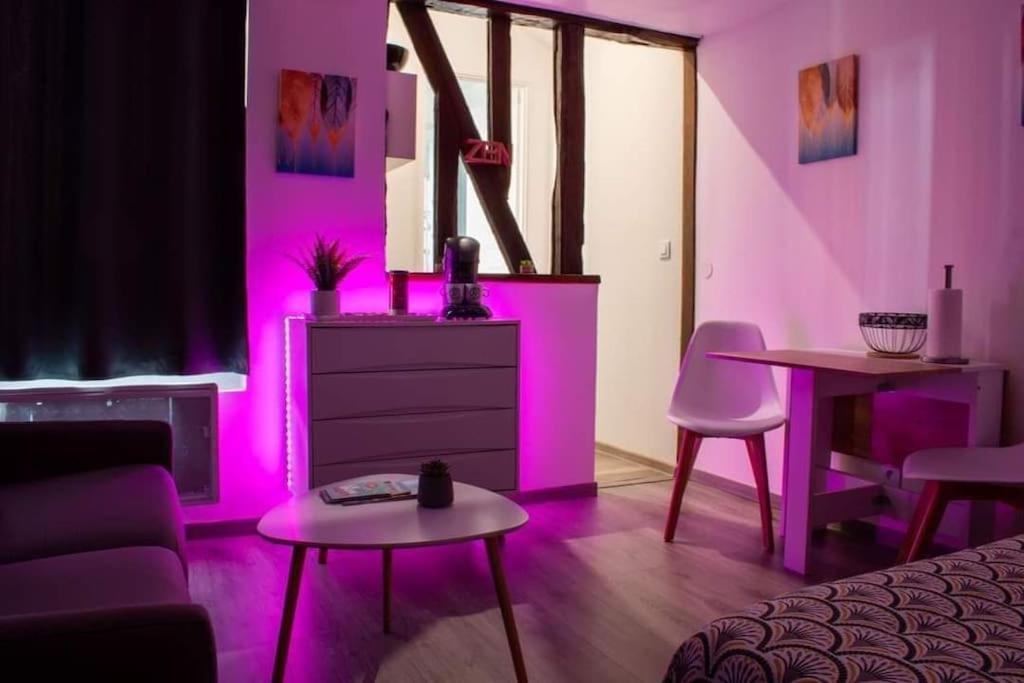 Confortable Tv Centre Apartment Louviers